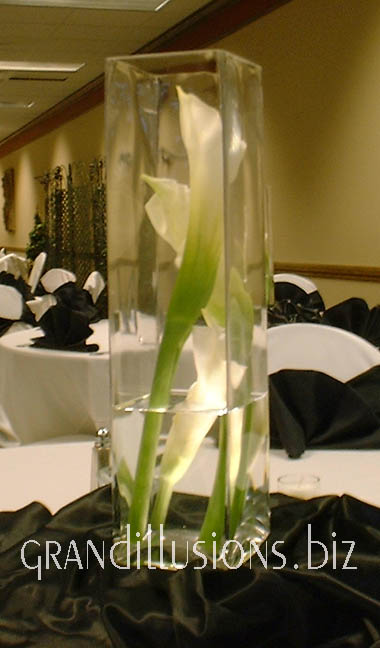 calla lilies in square vase wedding centerpiece